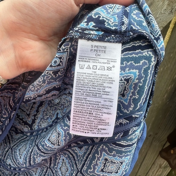 Gap Blue Geometric Patterned Smock Neck Tassel Tie Neckline Loose Fit Blouse - Picture 5 of 7